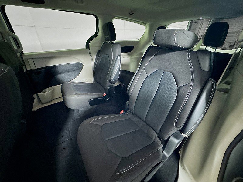 Used 2023 Chrysler Voyager LX image 20