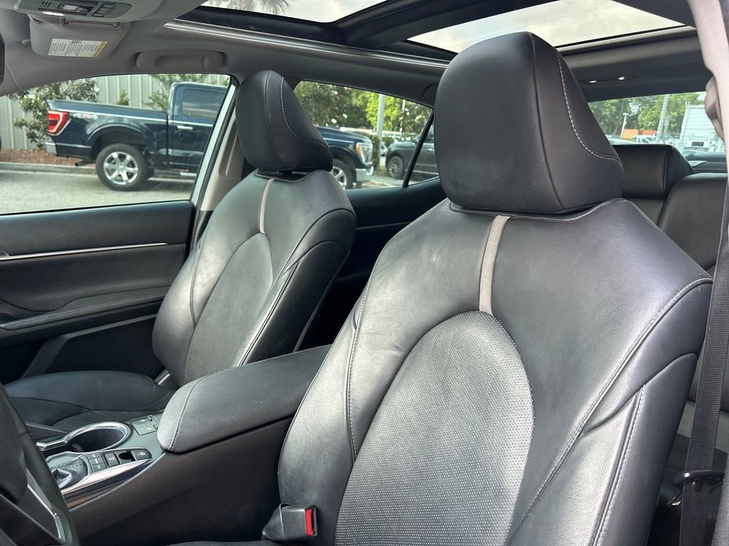 Used 2019 Toyota Camry XSE FWD image 9