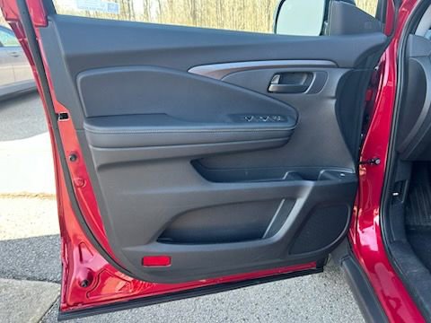 Used 2025 Honda Ridgeline Sport image 9