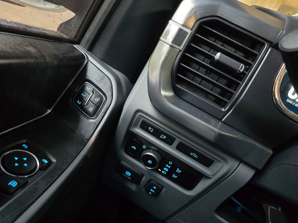 Used 2023 Ford F150 Lariat w/ Trailer Tow Package image 40