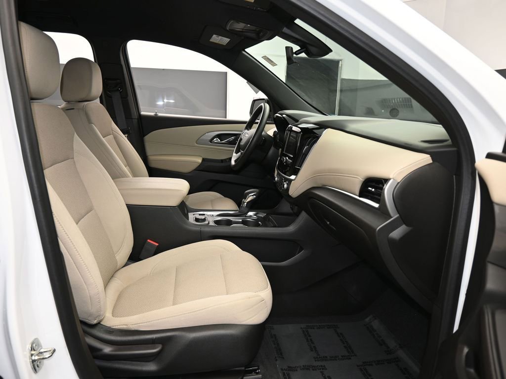 Used 2022 Chevrolet Traverse LS image 41