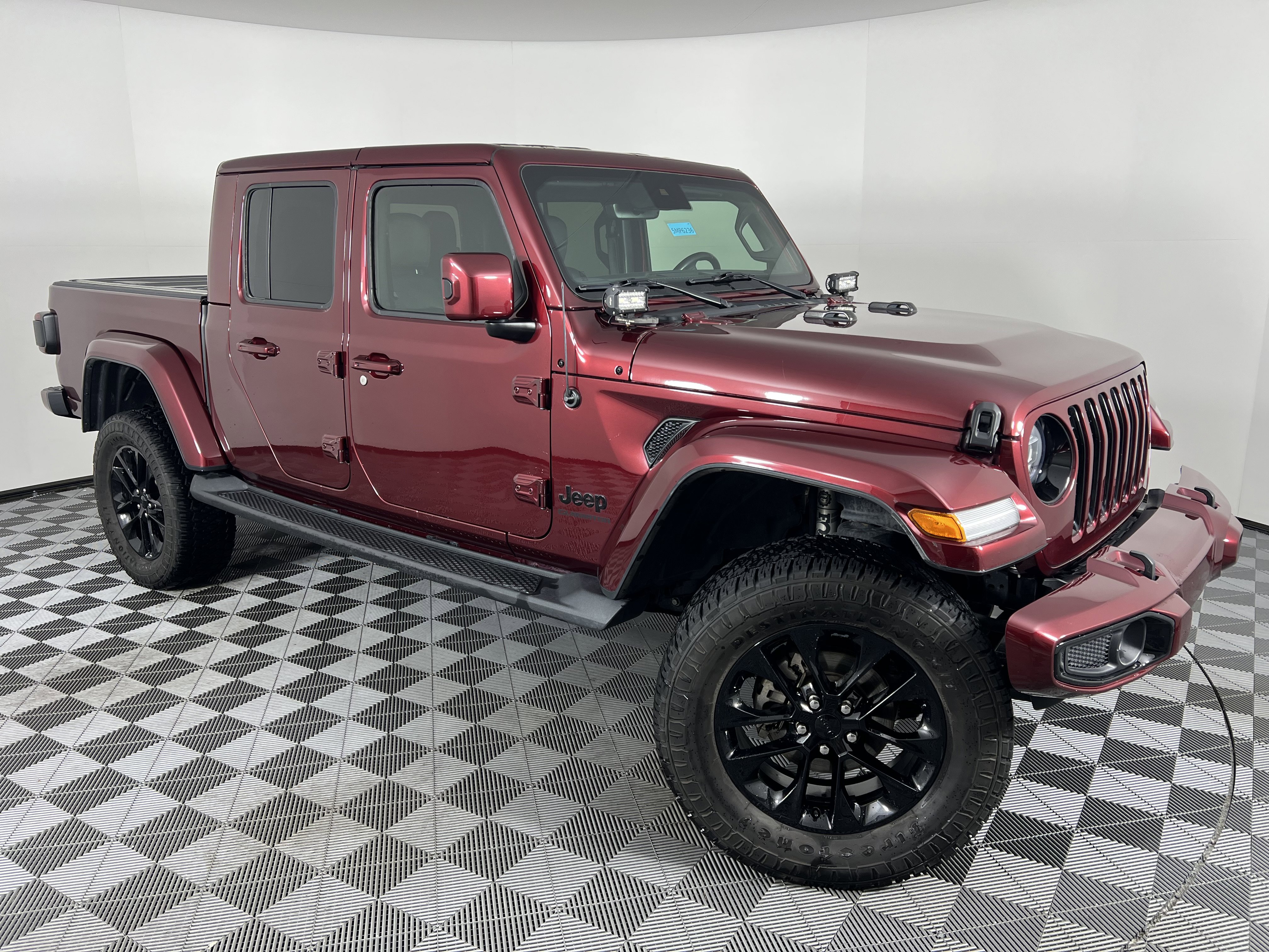 Used 2021 Jeep Gladiator Overland image 2