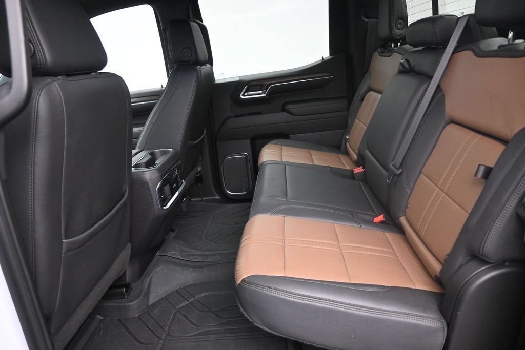 Used 2024 Chevrolet Silverado 1500 High Country w/ High Country Premium Package AWD/4WD image 15