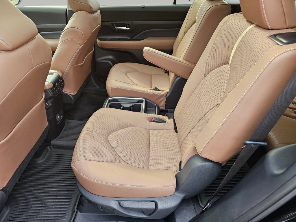 Used 2024 Toyota Grand Highlander Platinum image 23