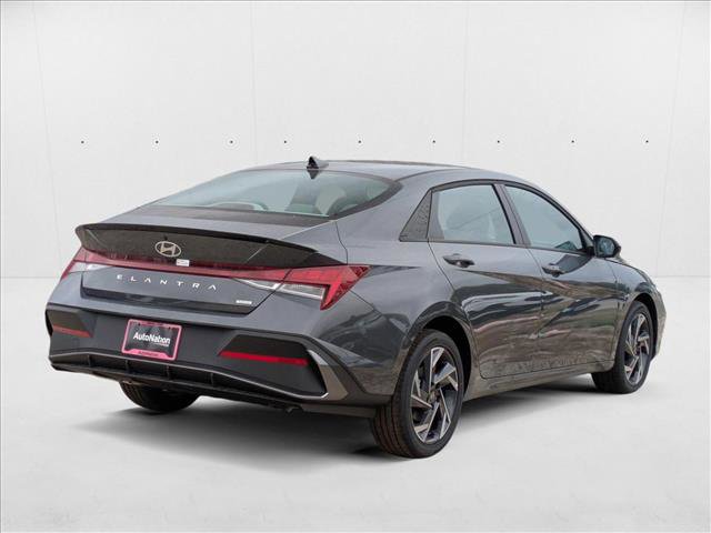 New 2025 Hyundai Elantra SEL image 2