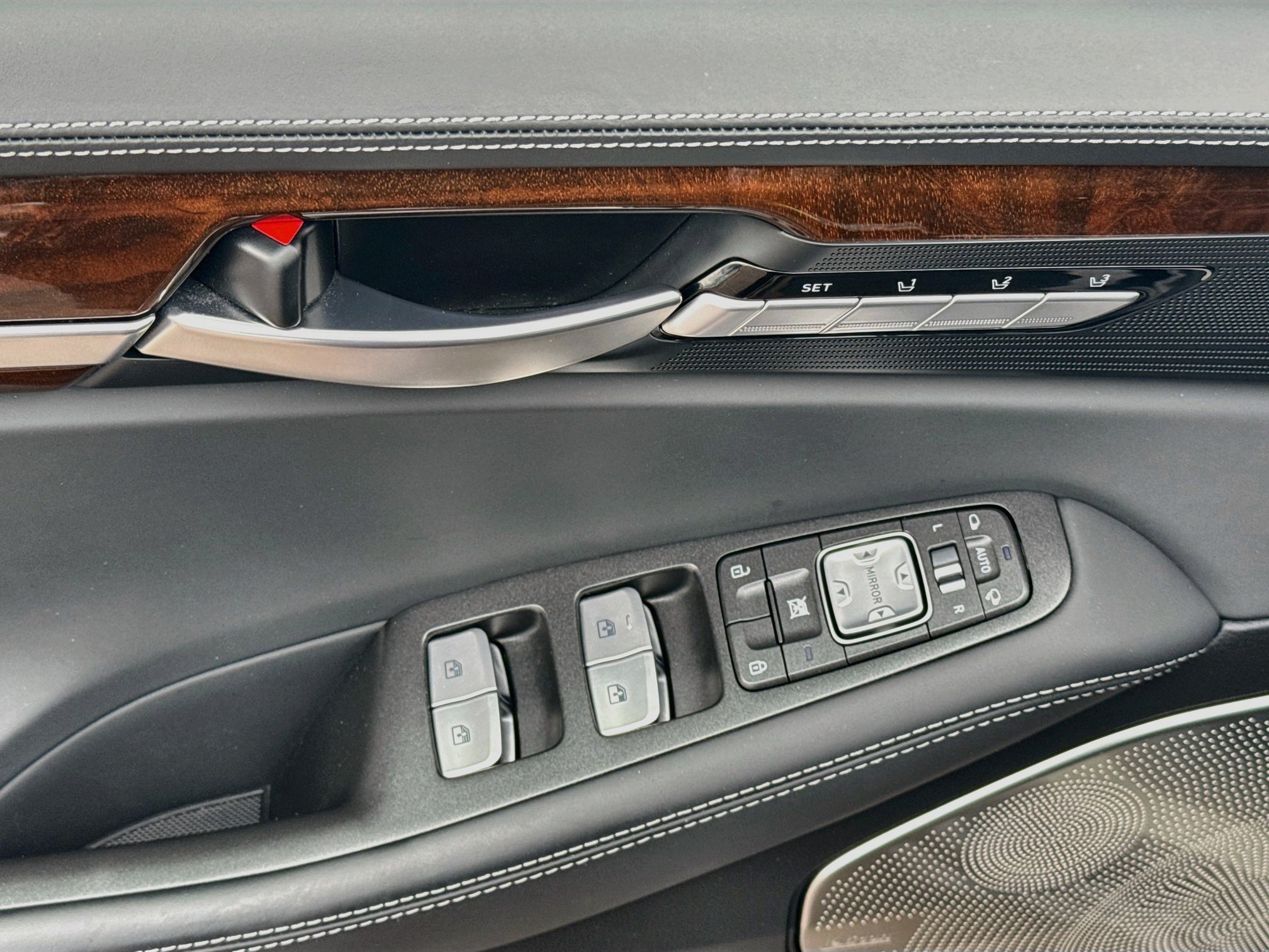 Used 2019 Genesis G90 3.3T Premium AWD/4WD image 15
