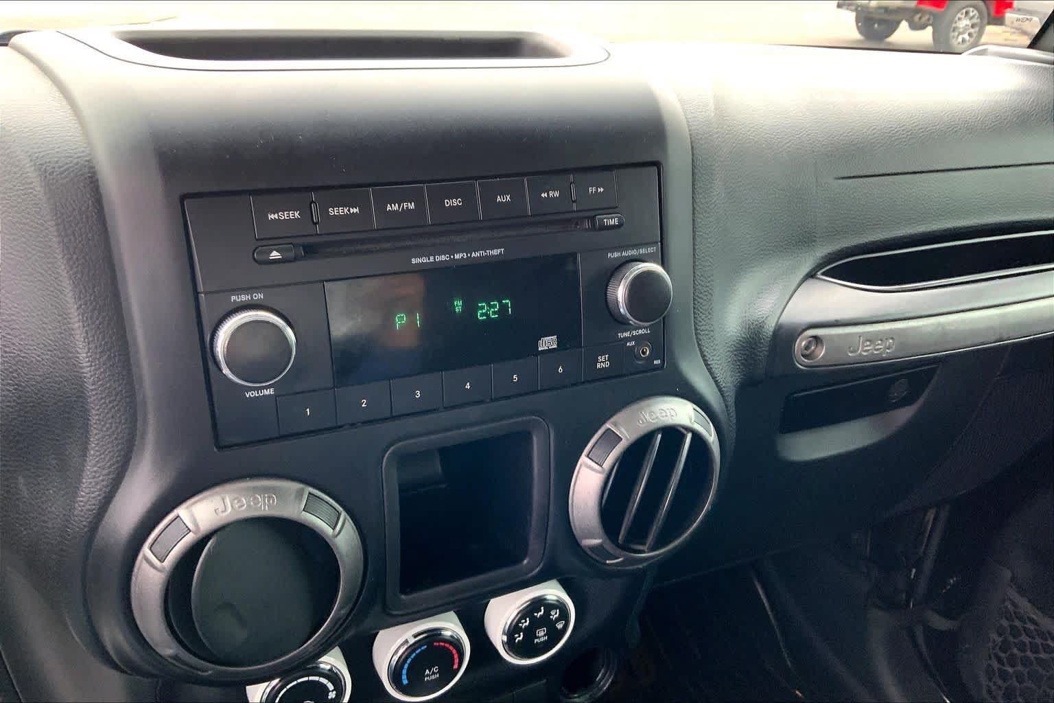 Used 2018 Jeep Wrangler Sport AWD/4WD image 34