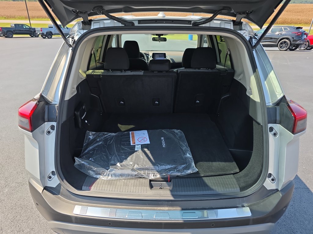 Used 2023 Nissan Rogue SV AWD/4WD image 10