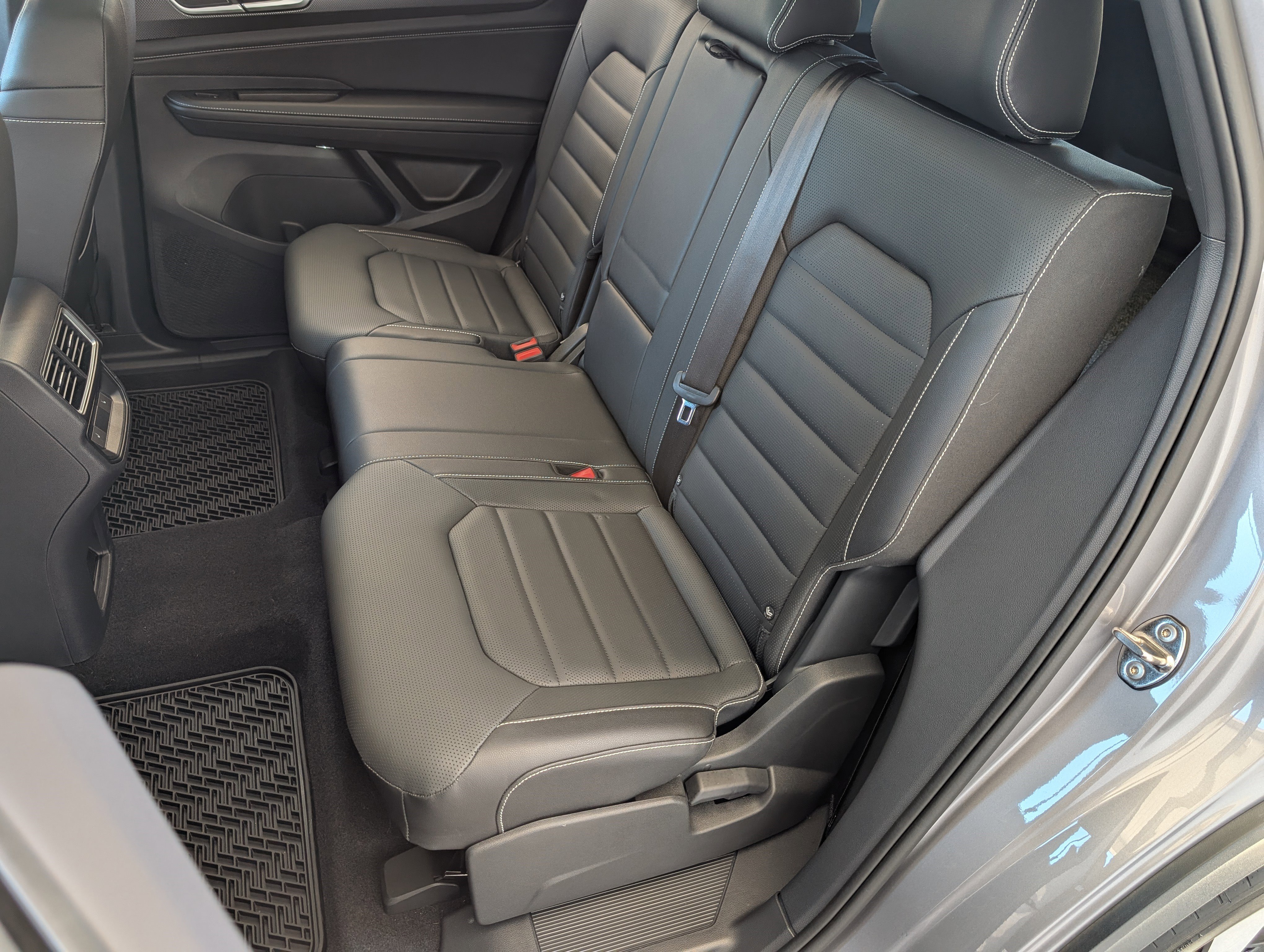 Used 2025 Volkswagen Atlas Cross Sport SEL image 18