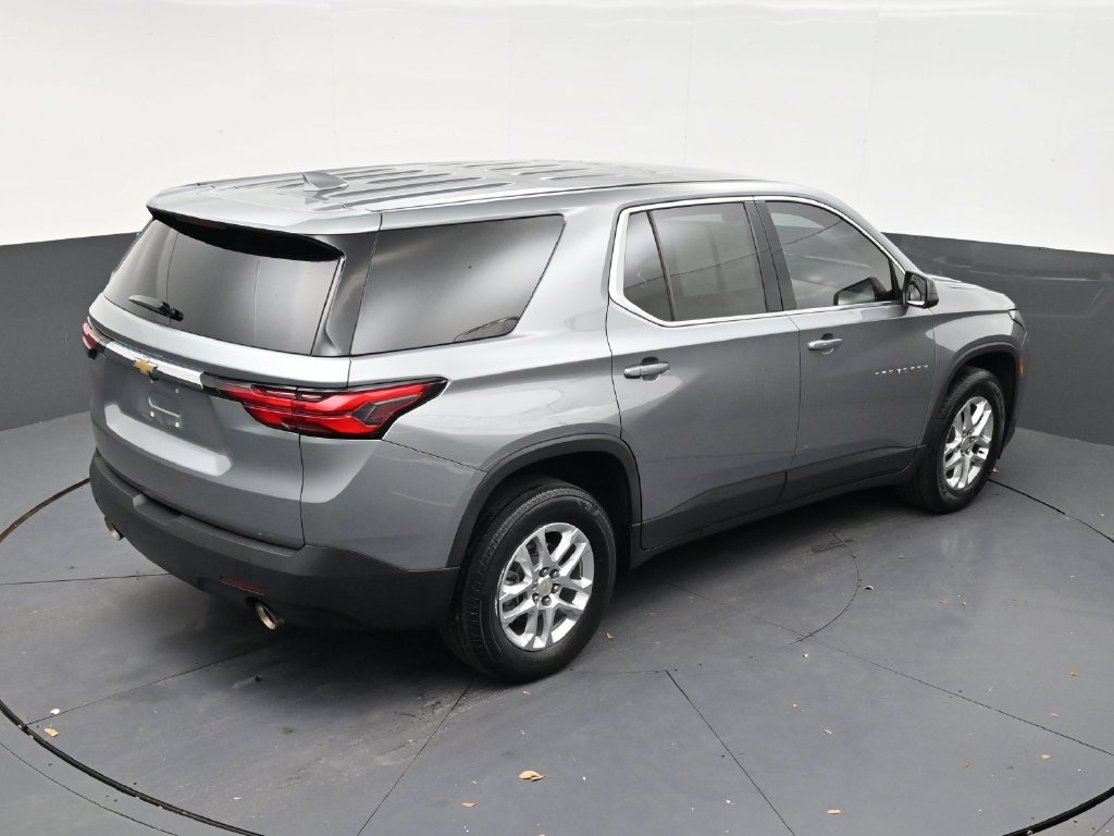 Used 2023 Chevrolet Traverse LS FWD image 16