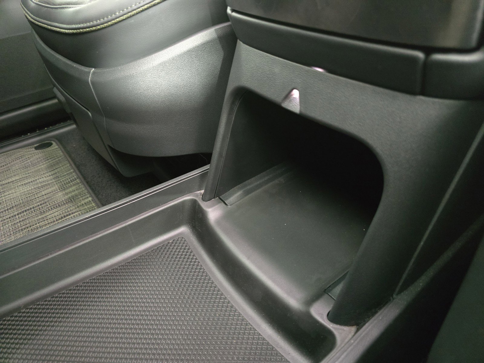 Used 2023 Rivian R1S Adventure image 33