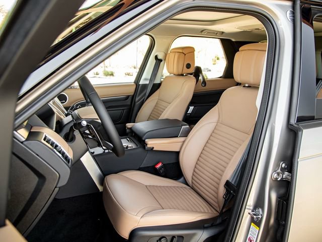 New 2025 Land Rover Discovery Metropolitan Edition AWD/4WD image 13
