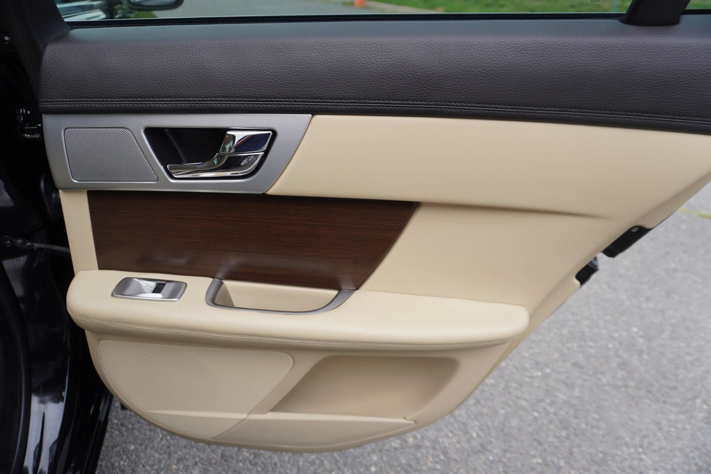 Used 2013 Jaguar XF 3.0 RWD image 15