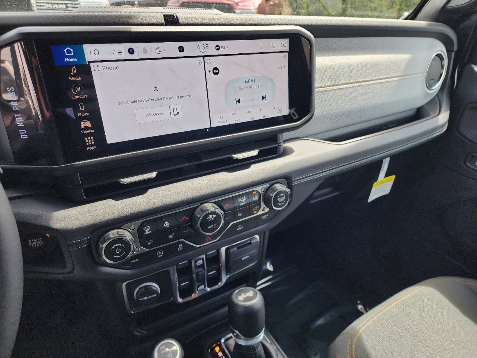 Used 2024 Jeep Wrangler Sahara image 8