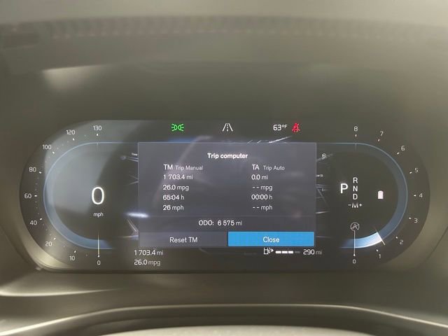 Used 2025 Volvo XC40 B5 Plus image 15