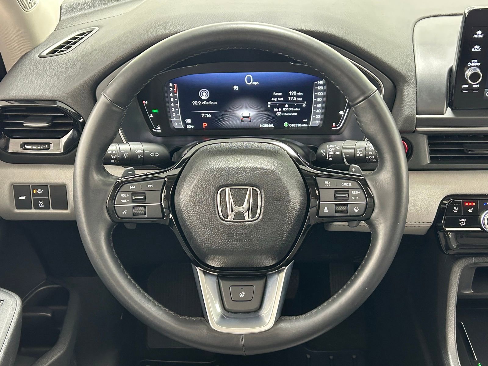 Used 2023 Honda Pilot Elite image 12