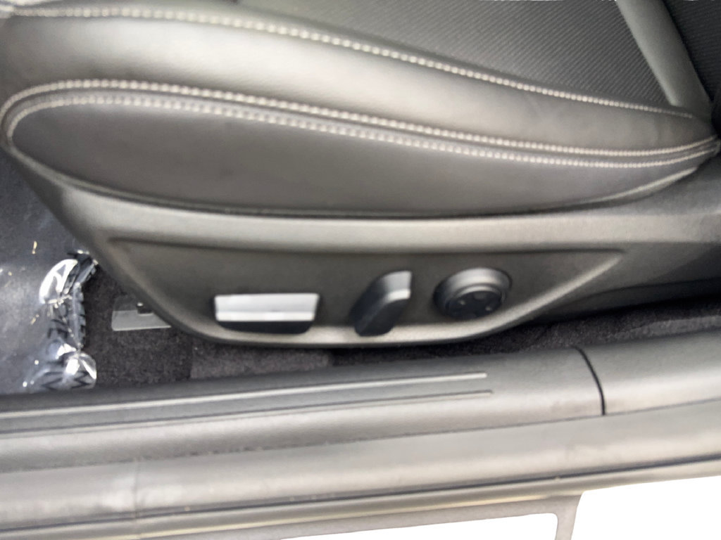 Used 2026 Genesis G70 2.5T RWD image 32