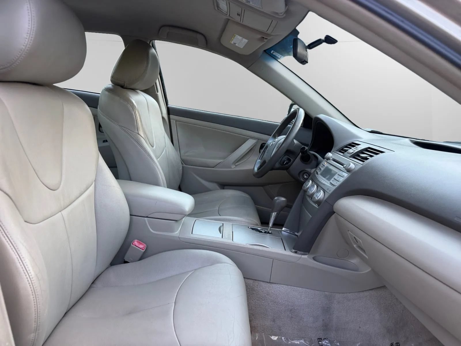 Used 2010 Toyota Camry LE FWD image 17