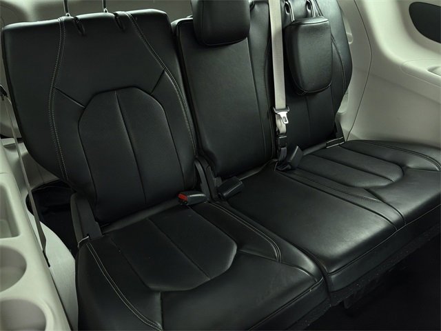 Used 2024 Chrysler Pacifica Touring-L image 38