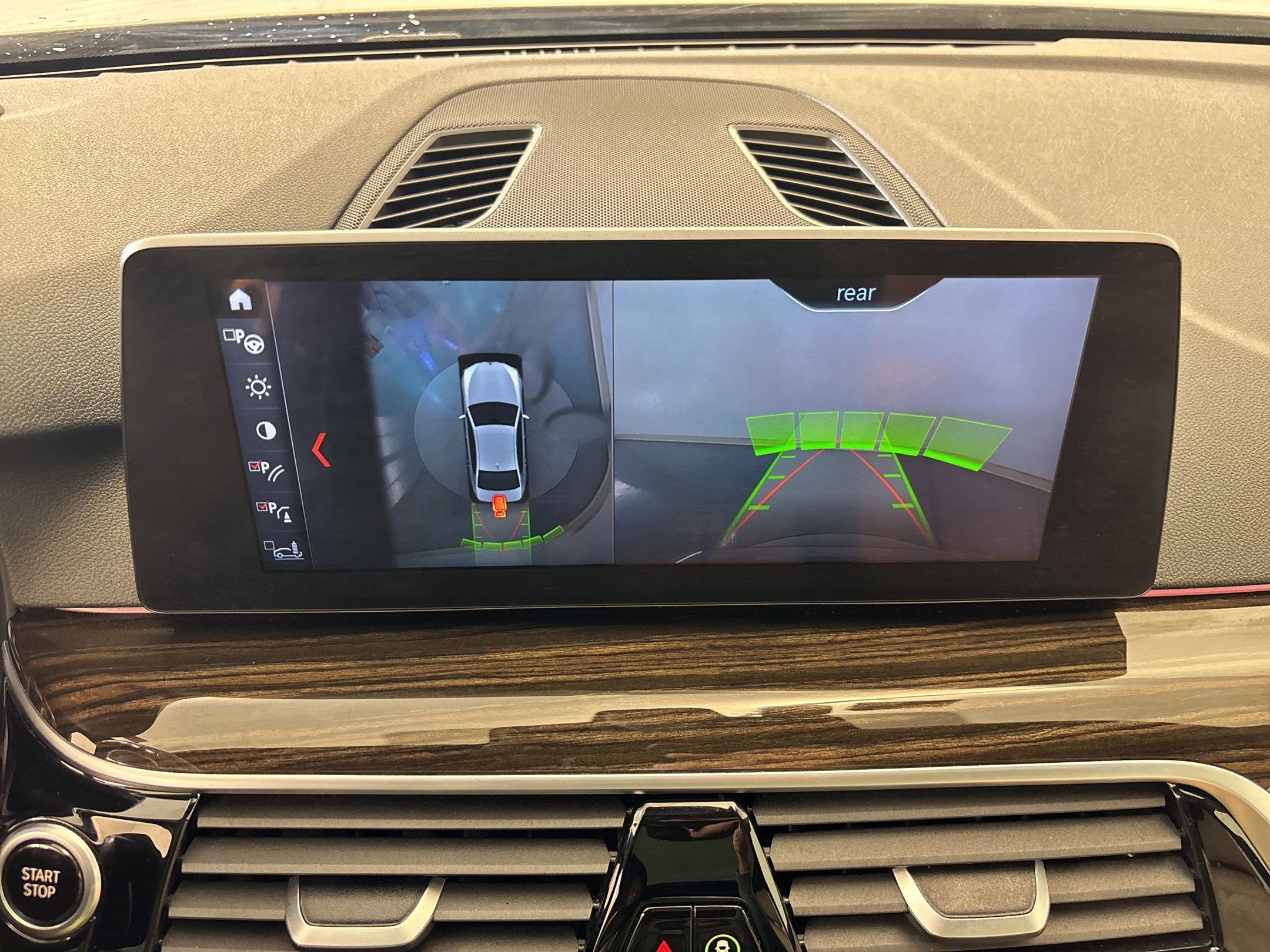 Used 2018 BMW 530e w/ Premium Package 2 RWD image 27