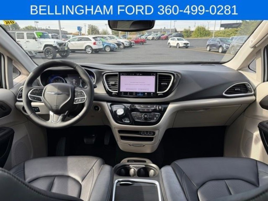 Used 2024 Chrysler Pacifica Touring-L image 26
