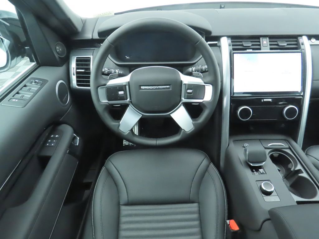 Used 2025 Land Rover Discovery S image 10