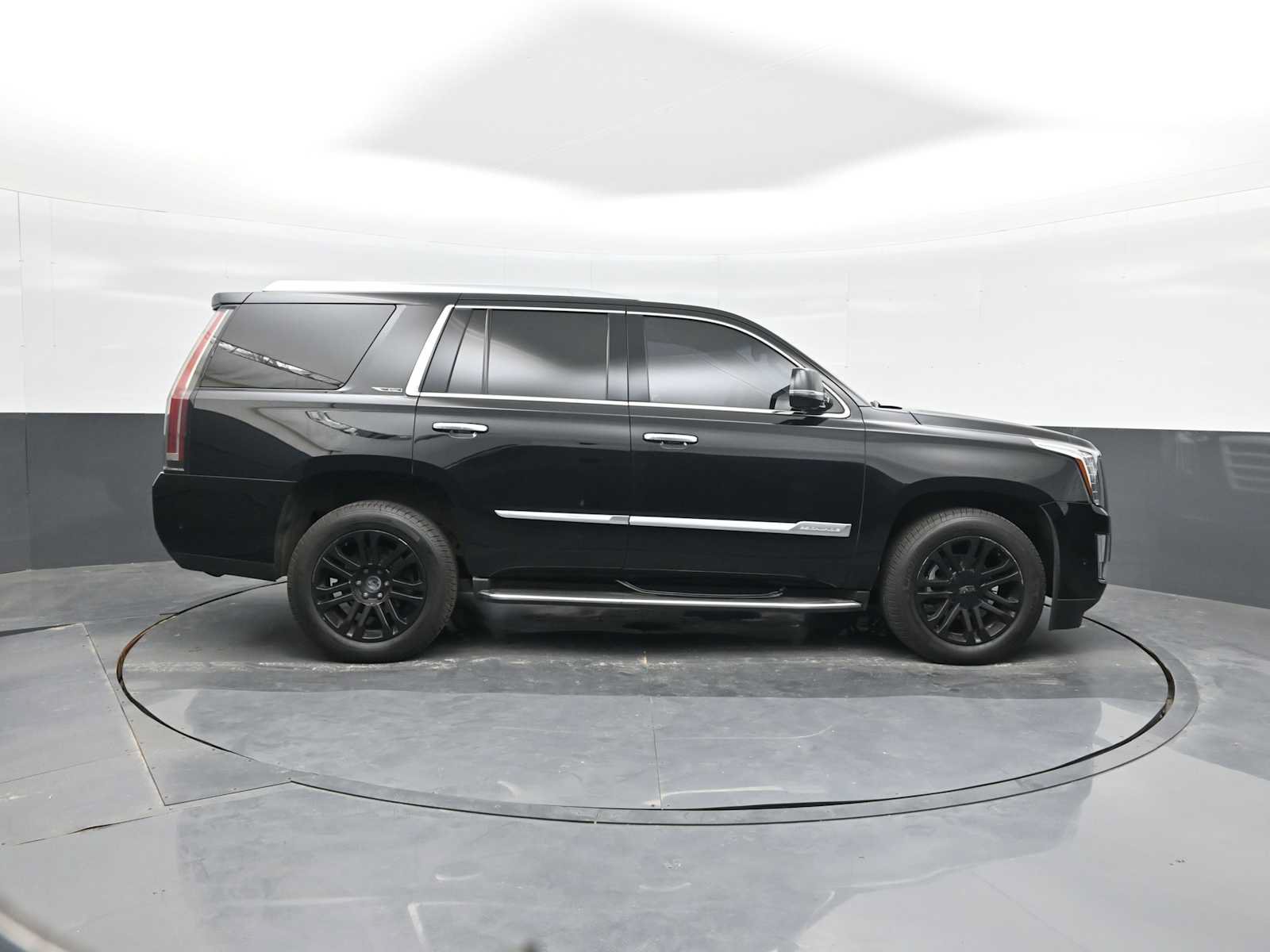 Used 2018 Cadillac Escalade 4WD image 9