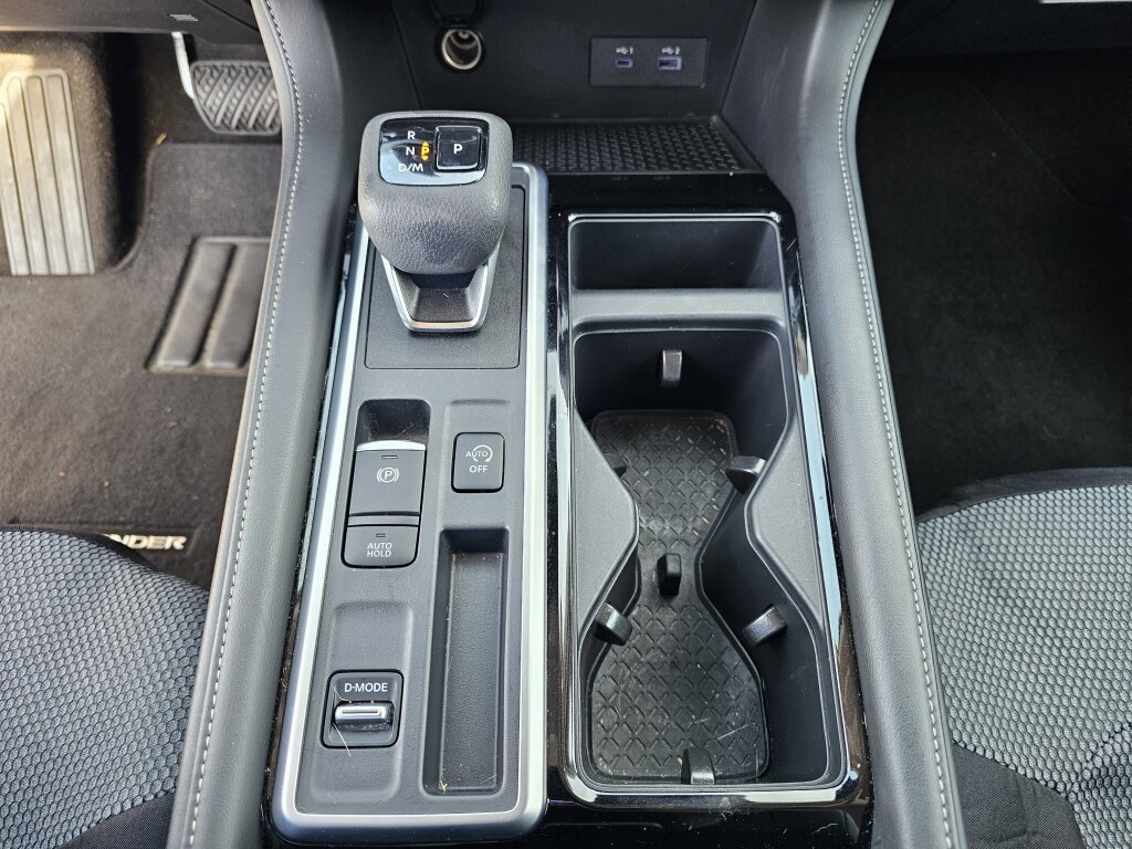 Used 2024 Nissan Pathfinder SV w/ Black Appearance Package image 28