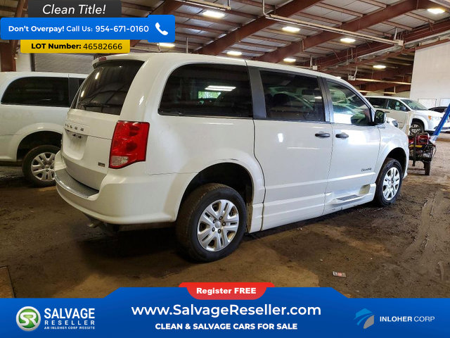 Used 2019 Dodge Grand Caravan SE image 4