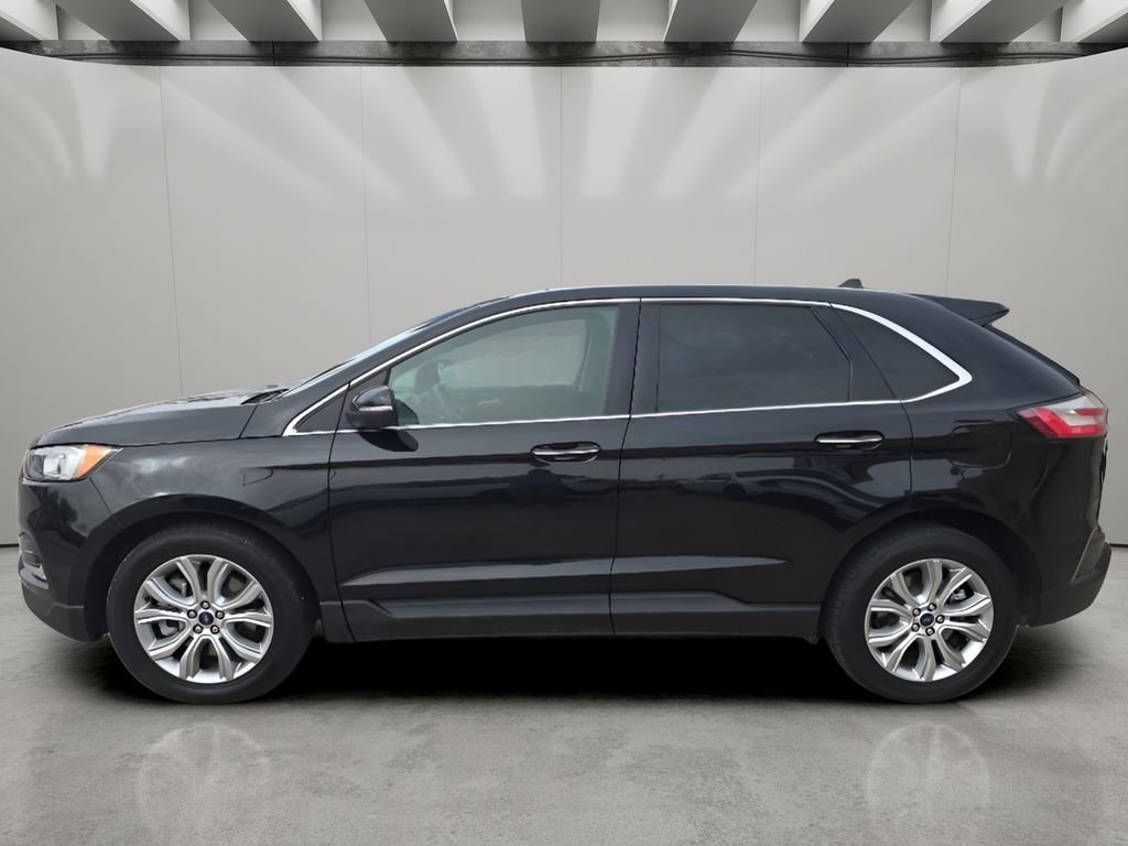 Used 2022 Ford Edge Titanium AWD/4WD image 2