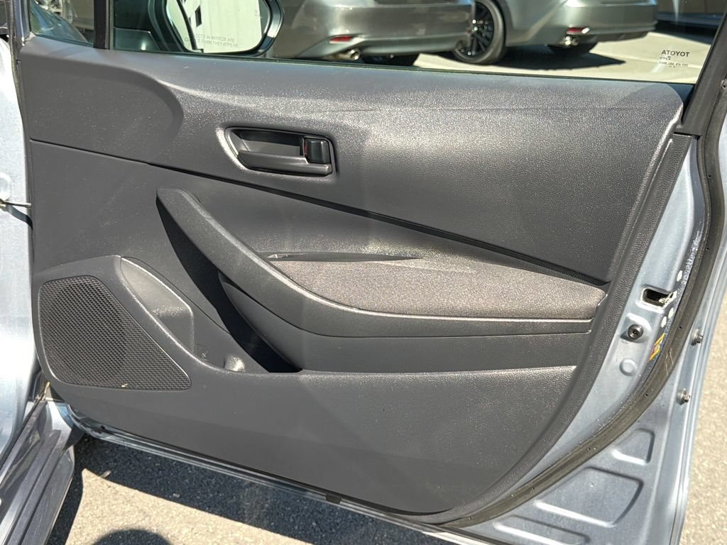 Used 2025 Toyota Corolla LE w/ LE Premium Package FWD image 10