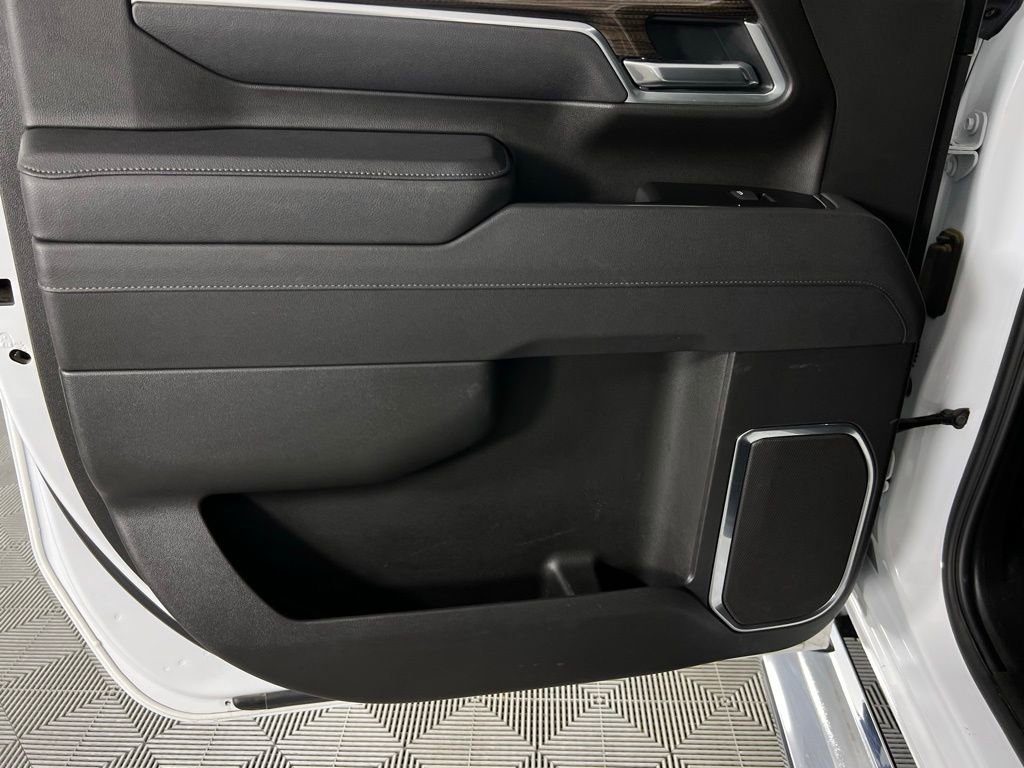 Used 2025 Chevrolet Silverado 3500 LT w/ Convenience Package image 26