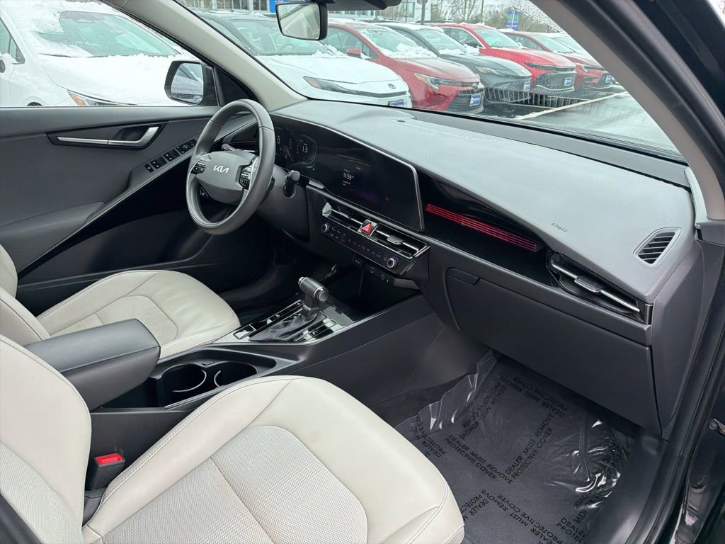 Used 2023 Kia Niro EX image 11