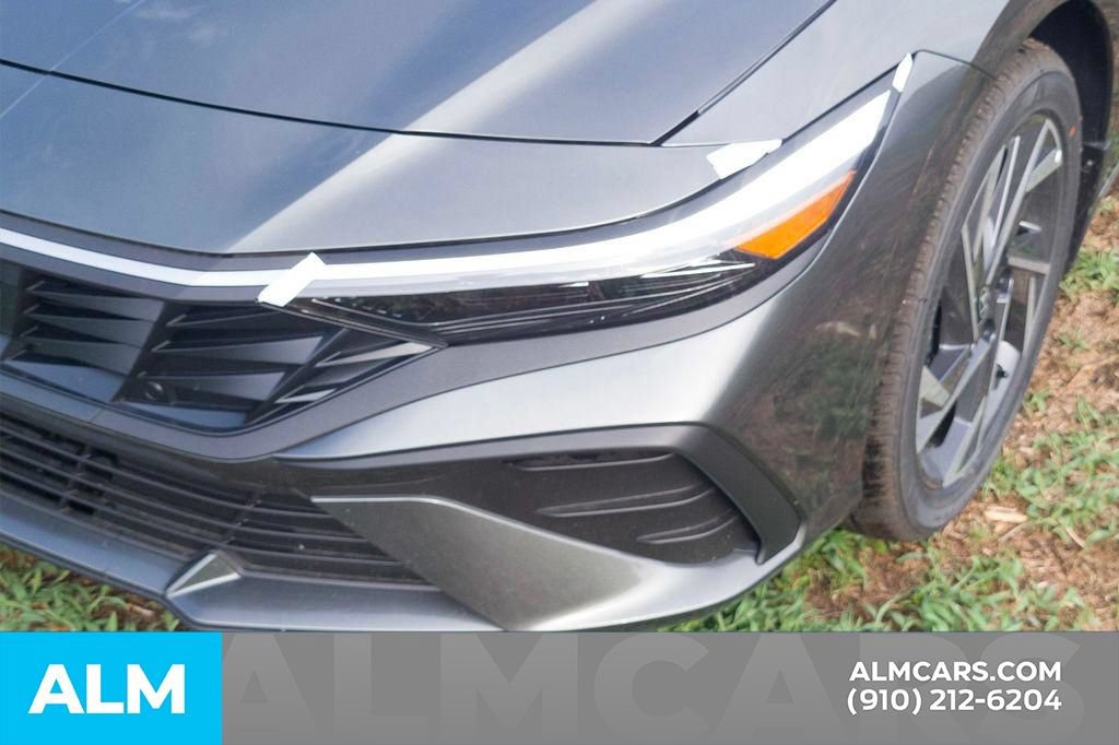 Certified 2025 Hyundai Elantra Sport FWD image 10