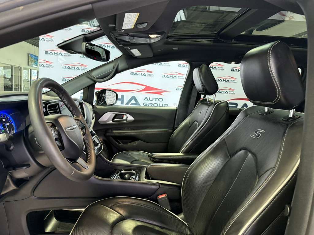 Used 2025 Chrysler Pacifica Limited FWD image 26