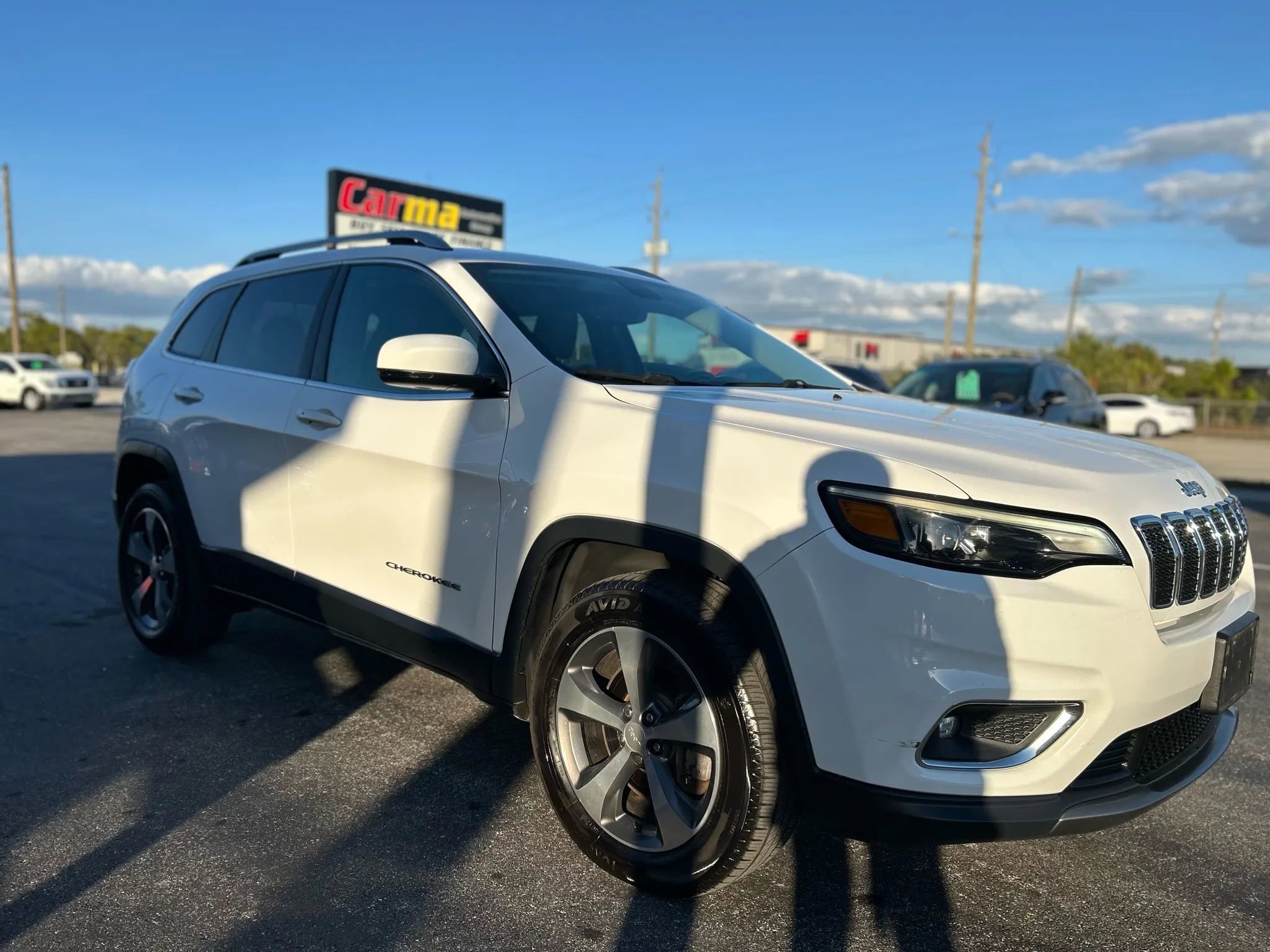 Used 2019 Jeep Cherokee Limited image 1