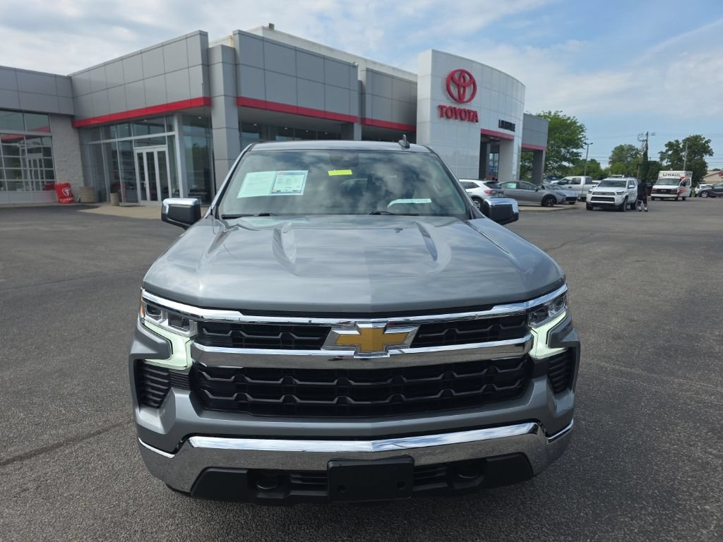 Used 2024 Chevrolet Silverado 1500 LT AWD/4WD image 3