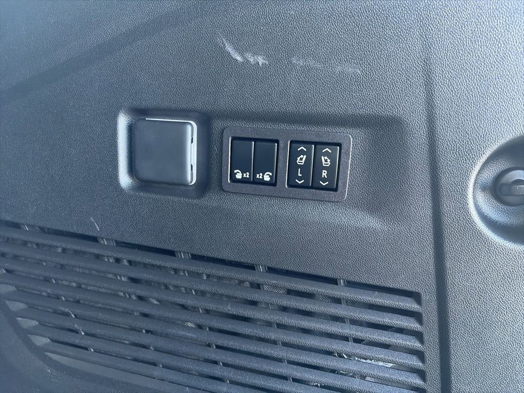 Used 2023 GMC Yukon XL Denali image 20