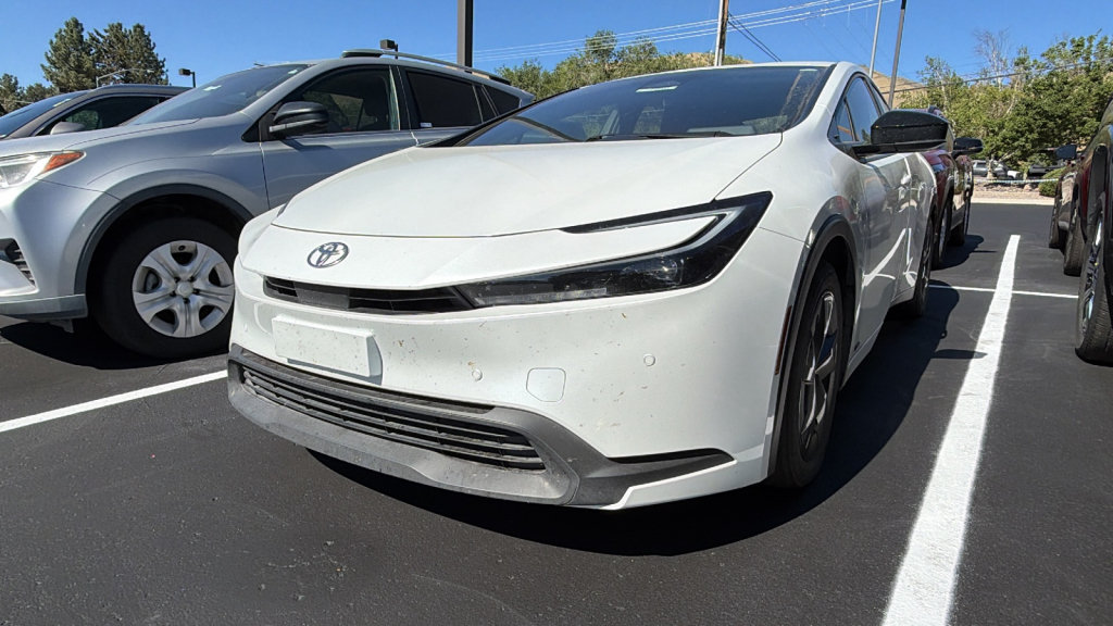 Used 2023 Toyota Prius LE AWD/4WD image 4
