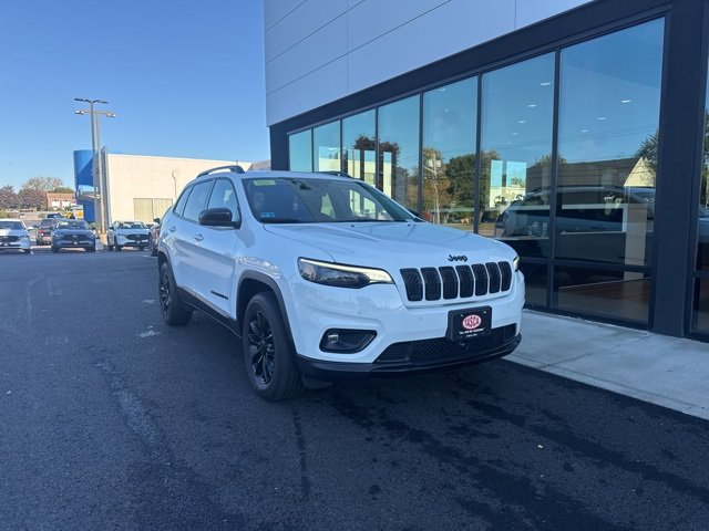 Used 2023 Jeep Cherokee Altitude Lux