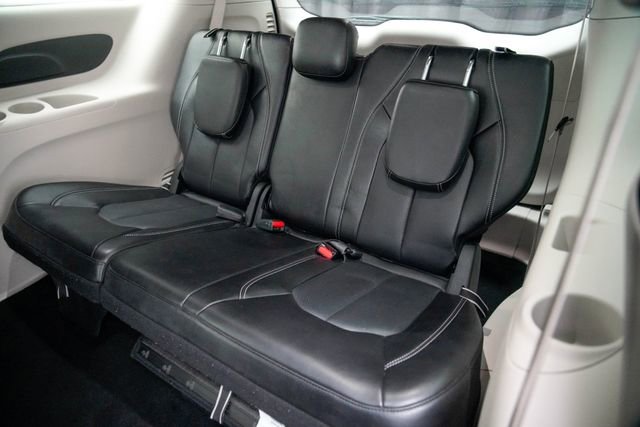 Used 2024 Chrysler Pacifica Touring-L image 26