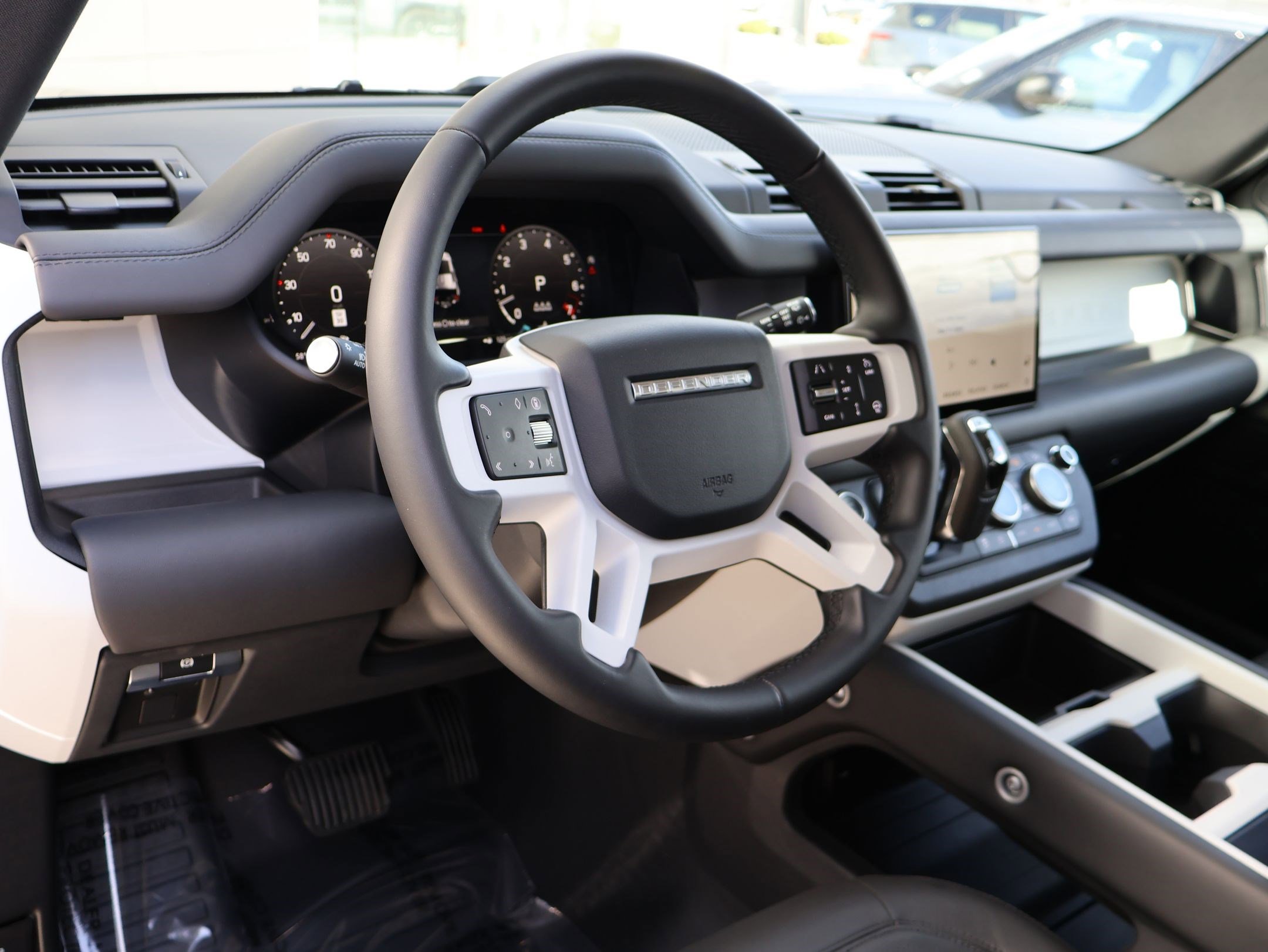 Used 2025 Land Rover Defender 110 X-Dynamic SE image 14