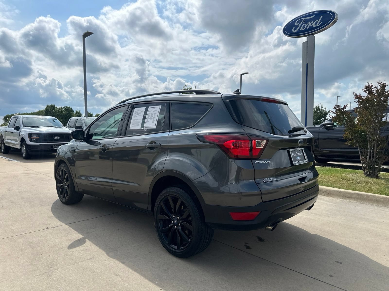 Used 2019 Ford Escape SE FWD image 3