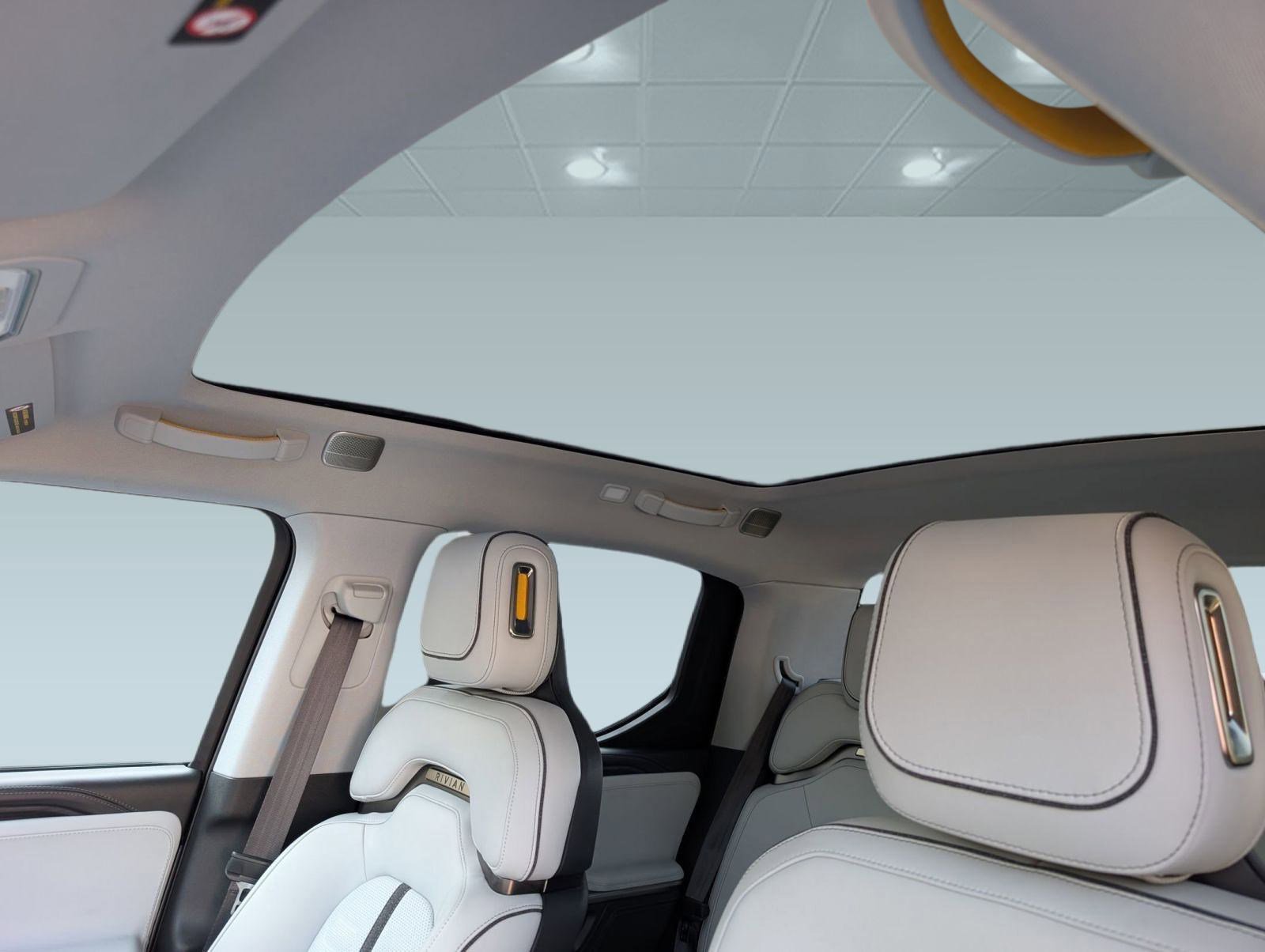 Used 2025 Rivian R1T Adventure image 16