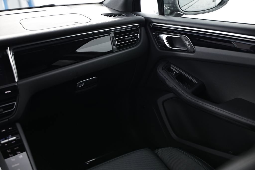 New 2026 Porsche Macan Turbo image 31