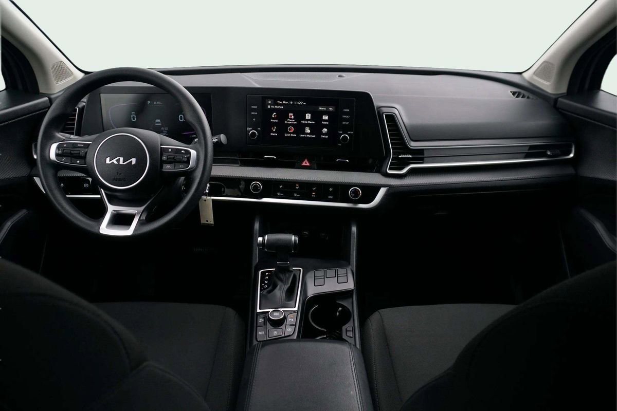 Used 2025 Kia Sportage LX image 18