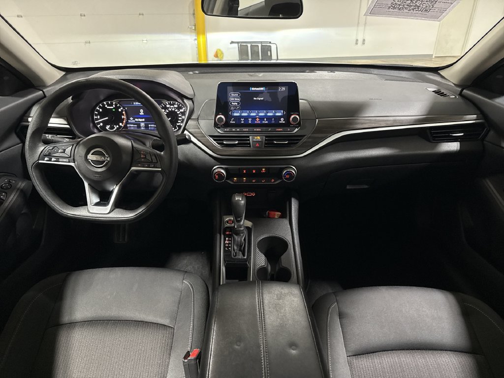 Used 2025 Nissan Altima 2.5 SV FWD image 10