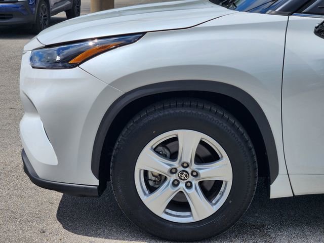 Used 2023 Toyota Highlander LE image 5