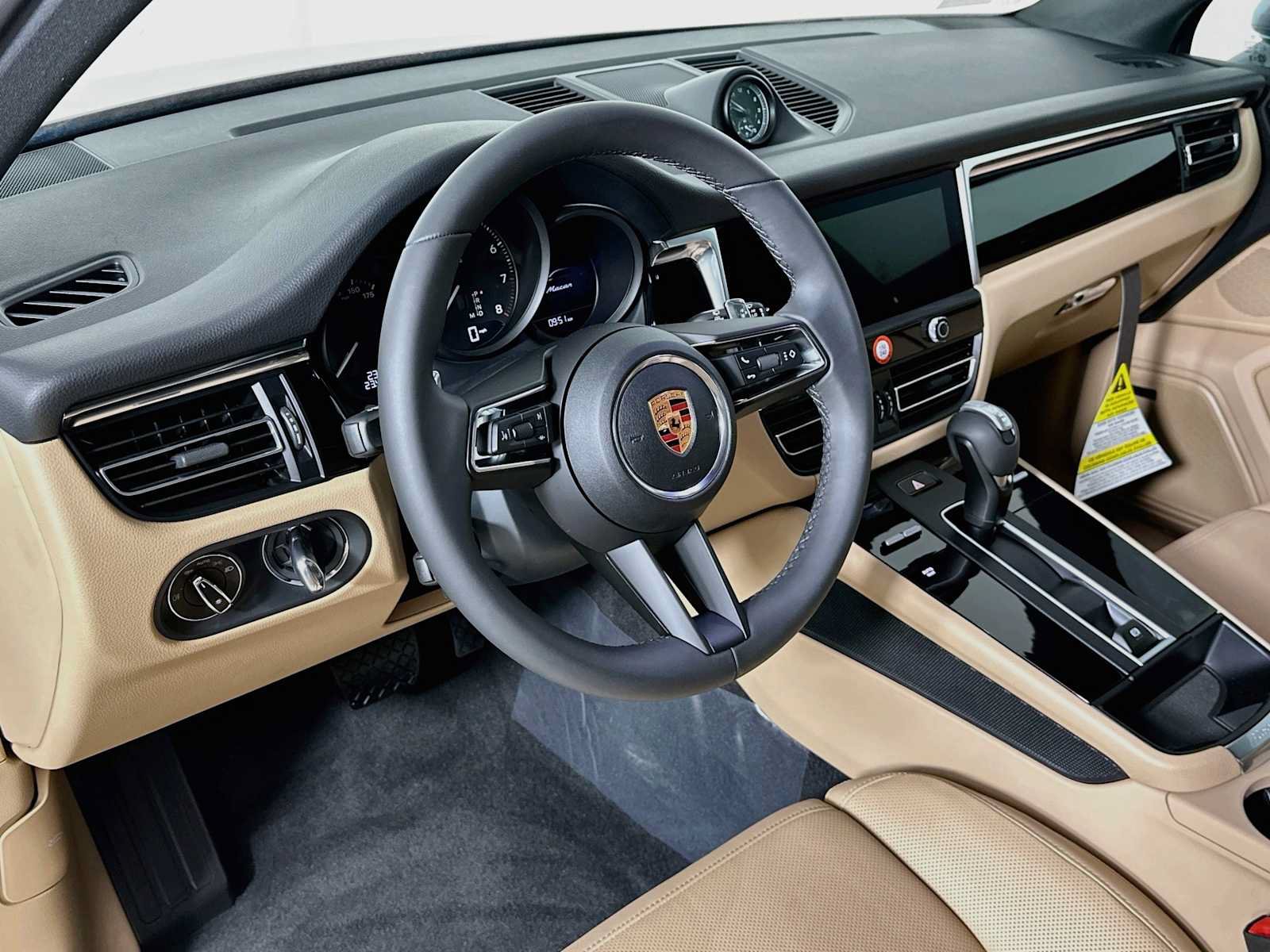 New 2026 Porsche Macan AWD/4WD image 4