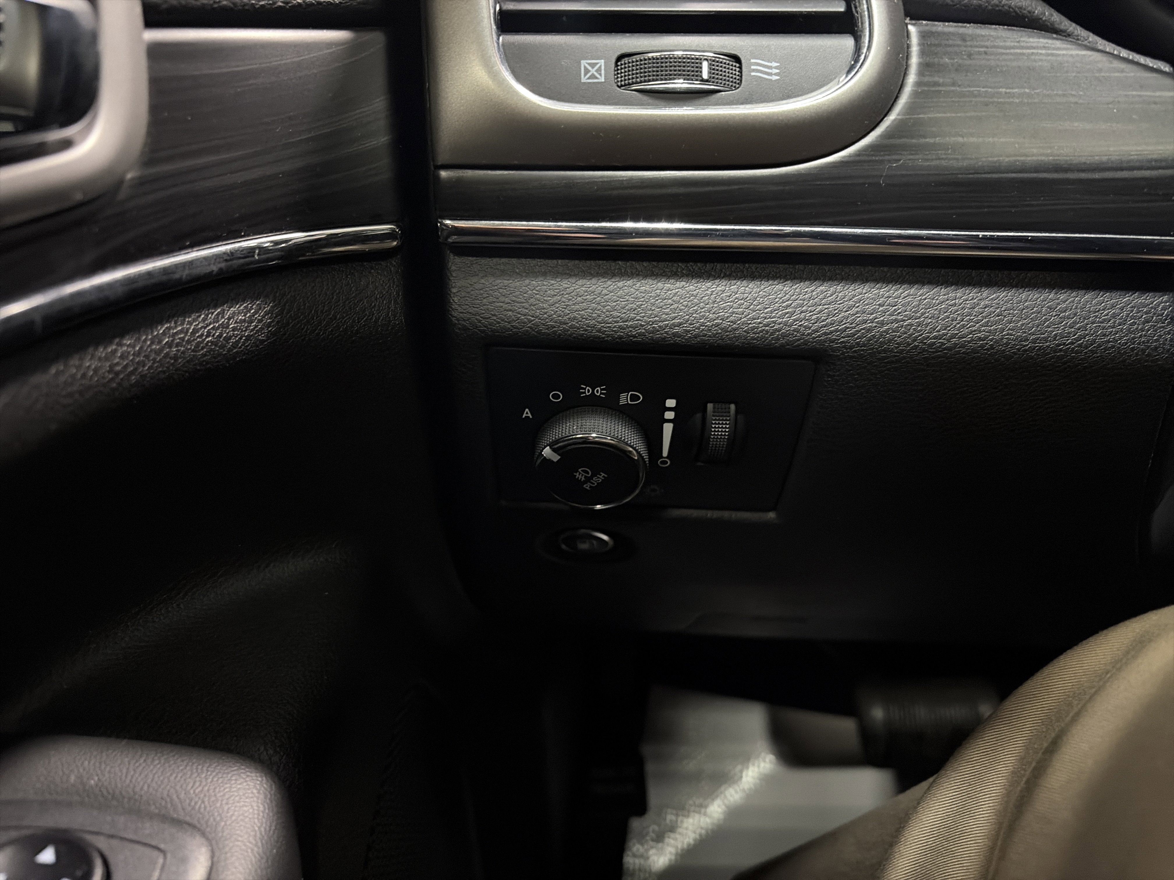 Used 2021 Jeep Grand Cherokee Limited AWD/4WD image 18
